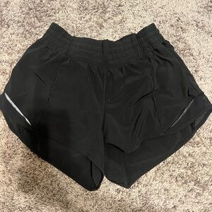 Lululemon size 6 black Hotty hots high rise 2.5 inseam